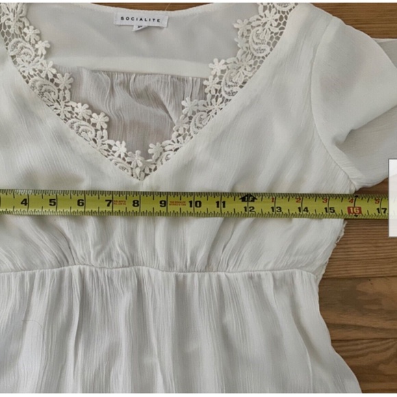 NWT Socialite Off-White Open Back Dress w/Lace Trim Ruffle Hem Lined - Picture 5 of 8